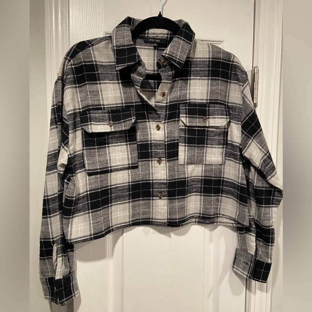 Love Tree Black & White Plaid Cropped Button-Front Shirt